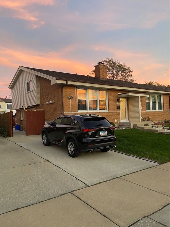 9323 Hamlin Ave, Des Plaines, IL 60016