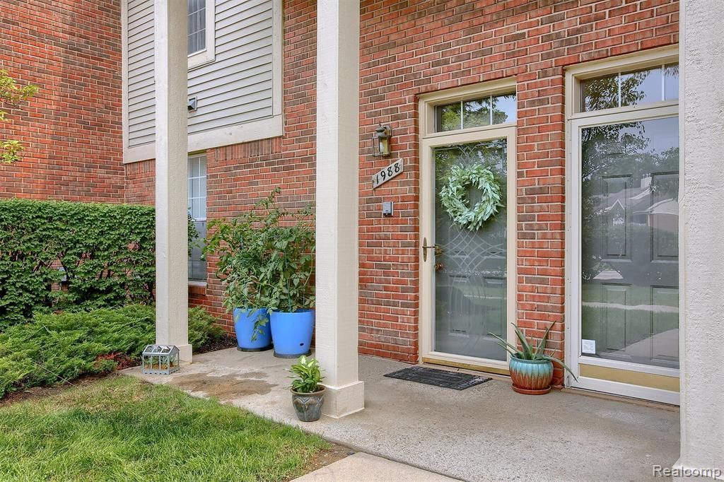 1988 Flagstone Cir, Rochester, MI 48307