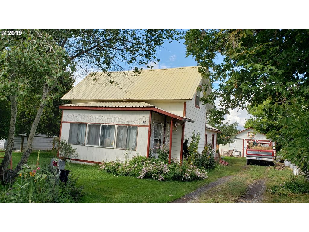 103 E Park St, Enterprise, OR 97828