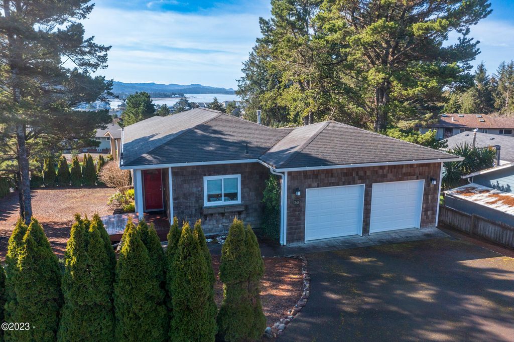 1344 SE 44th St, Lincoln City, OR 97367