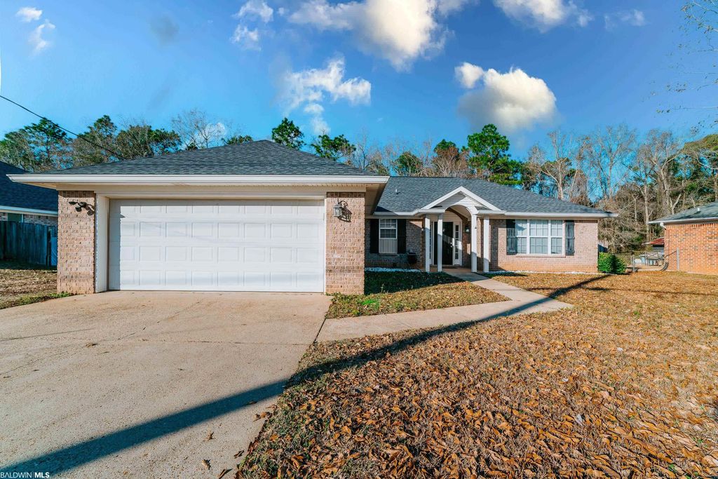 6512 Woodside Dr N, Theodore, AL 36582