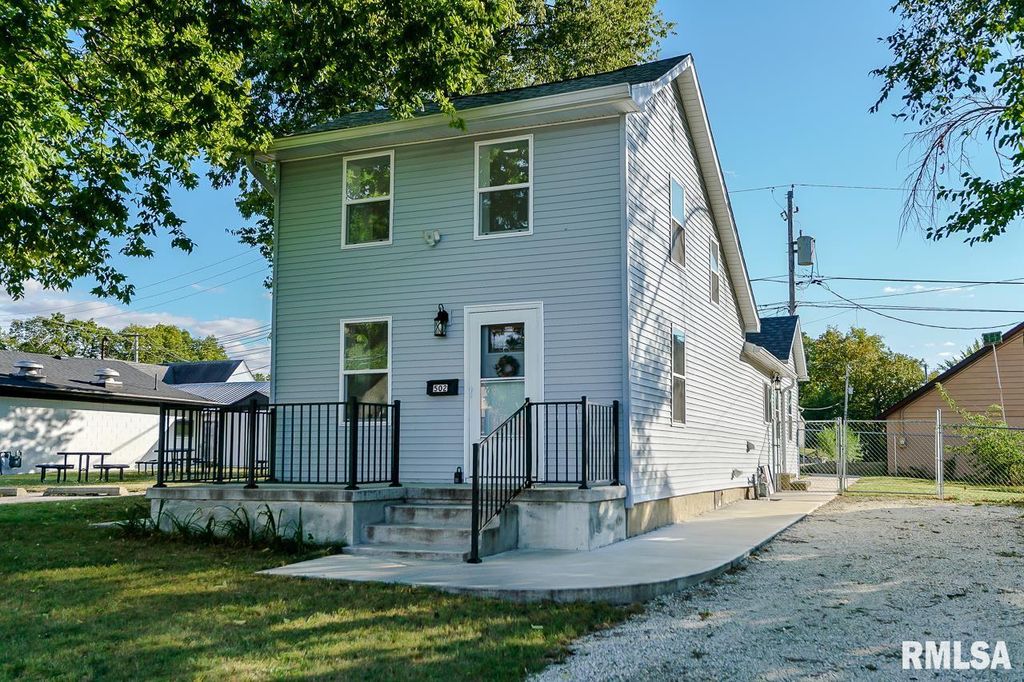 502 Hamilton St, Pekin, IL 61554