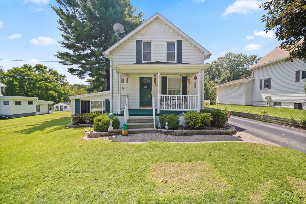 3145 Matthews St, Jackson, MI 49203