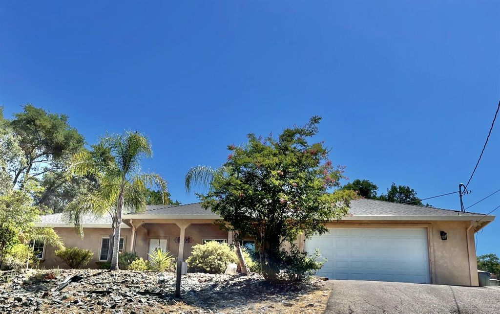 5973 Rippon Rd, Valley Springs, CA 95252