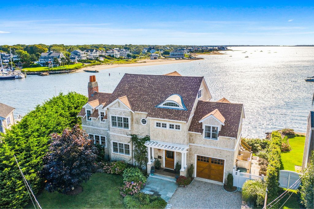 20 Bay Shore Rd, Hyannis, MA 02601