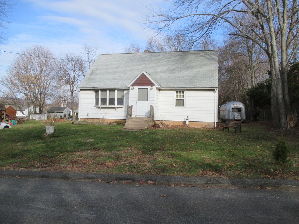 28 Adams St, Meriden, CT 3 Bed, 2 Bath SingleFamily Home 12 Photos