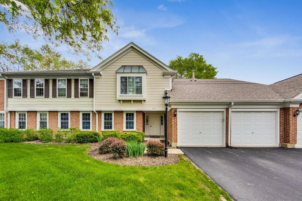 668 Regent Ln #C, Prospect Heights, IL 60070