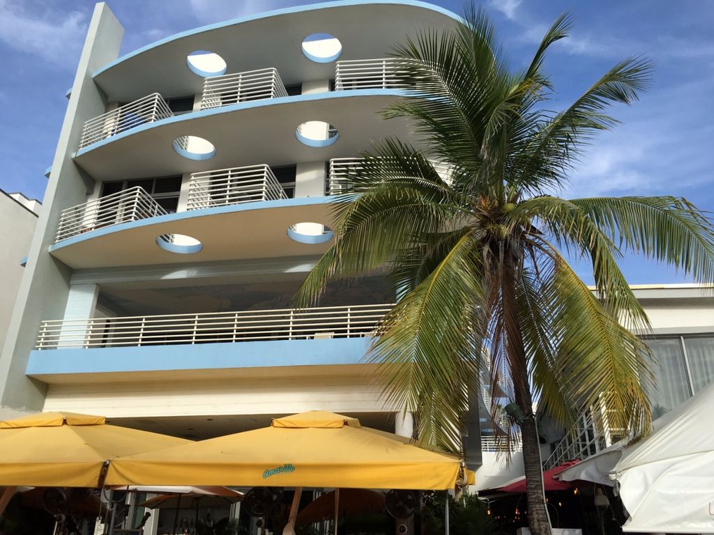 1052 Ocean Drive Miami Beach