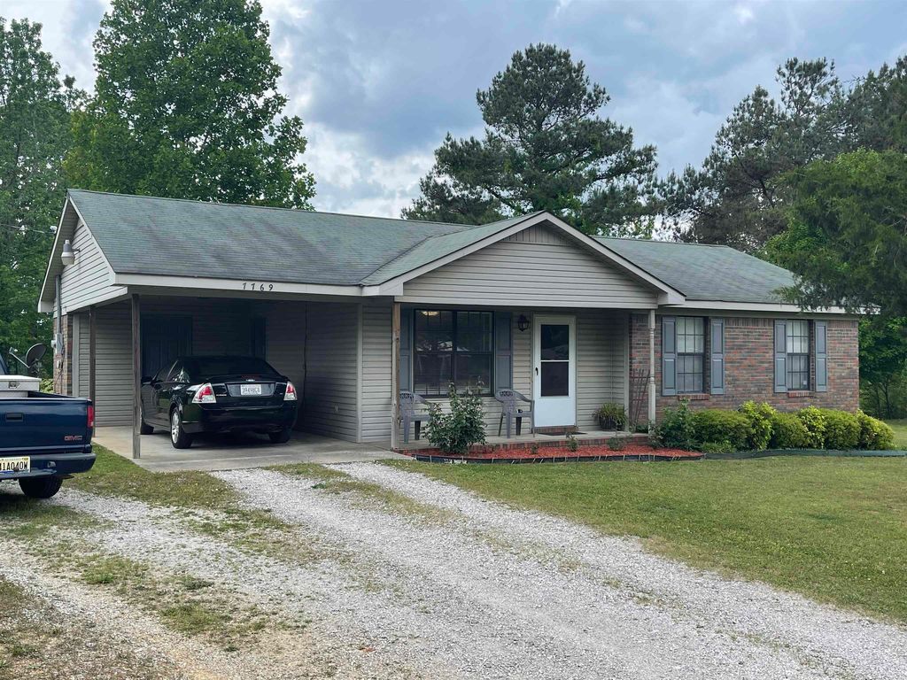 7769 County Road 73, Florence, AL 35634