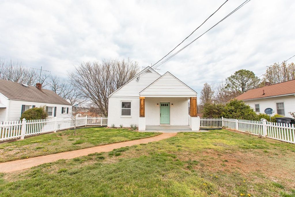 117 Woodys Ln, Madison Heights, VA 24572