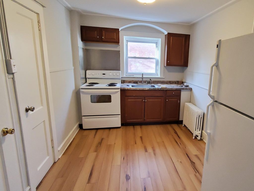 158 6th St #2F, Verplanck, NY 10596