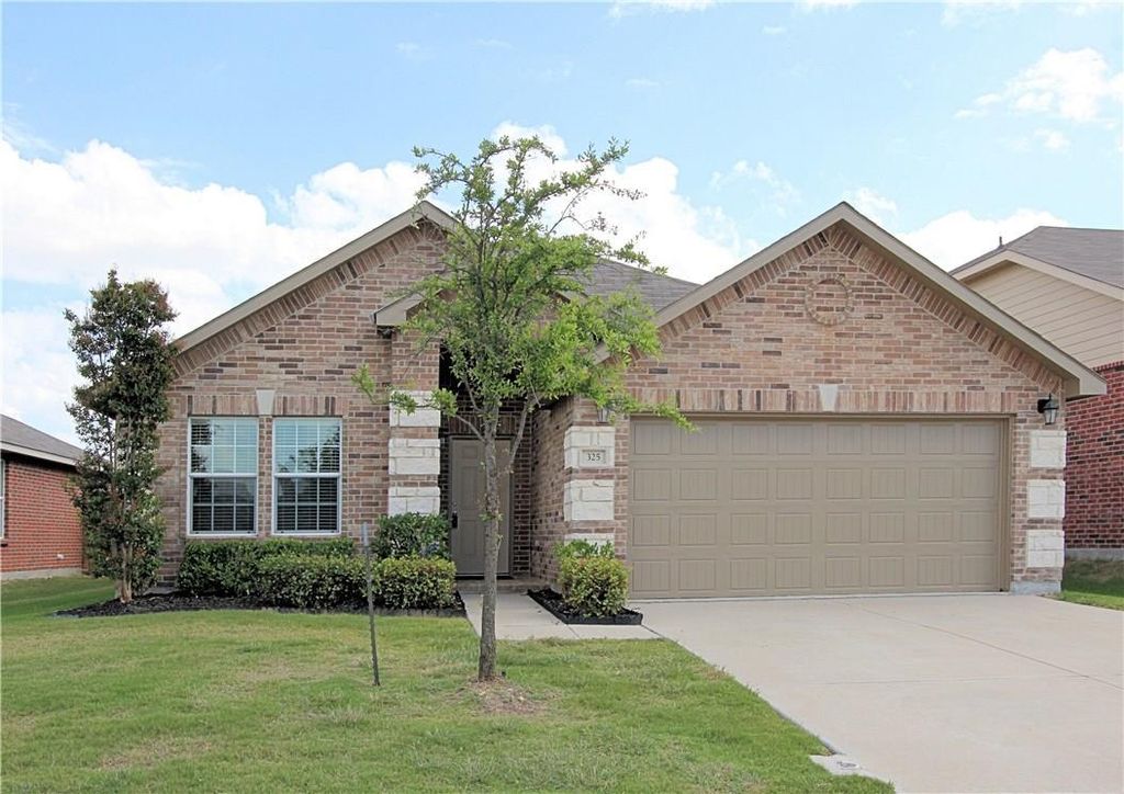 325 Chalkstone Dr, Fort Worth, TX 76131