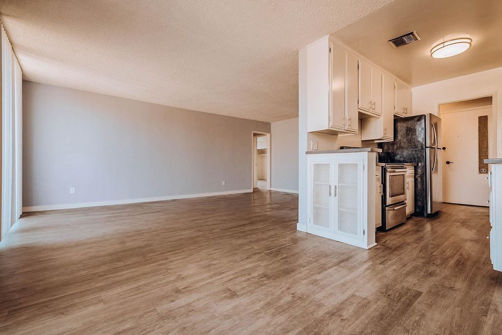 8011 Romaine St #315, Los Angeles, CA 90046