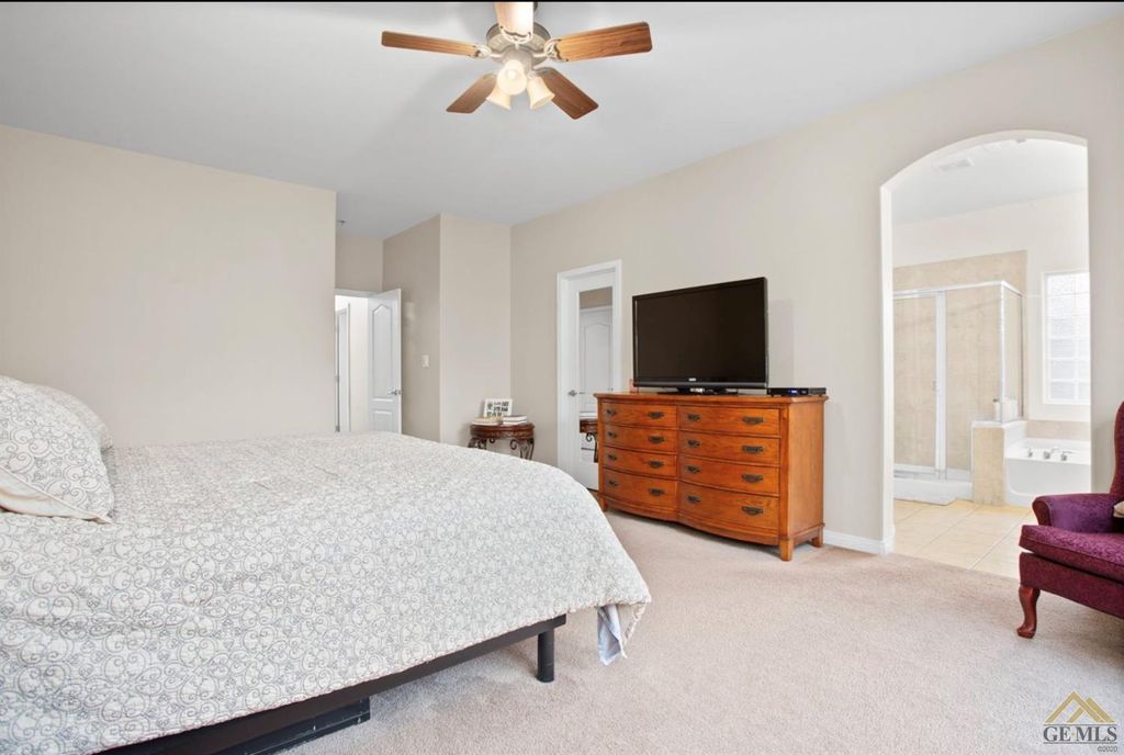 10806 Villa Monterey Dr, Bakersfield, CA 93311 4 Bed, 2 Bath Single