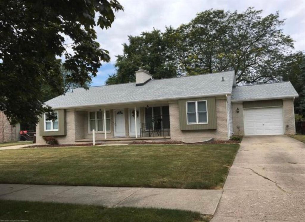 728 Meadowview Ln, Lansing, MI 48917