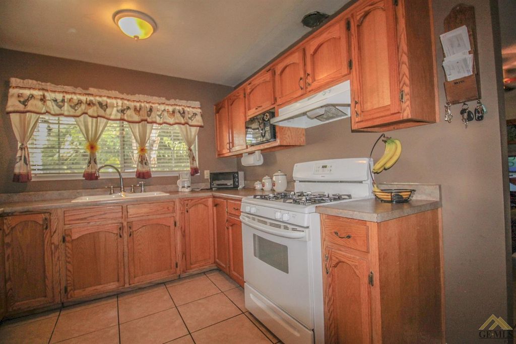 2224 Flower St, Wasco, CA 3 Bed, 2 Bath SingleFamily Home 12