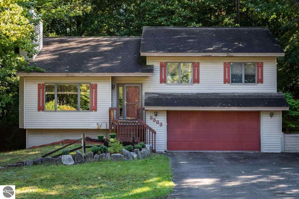 3383 Manchester Rd, Traverse City, MI 49686