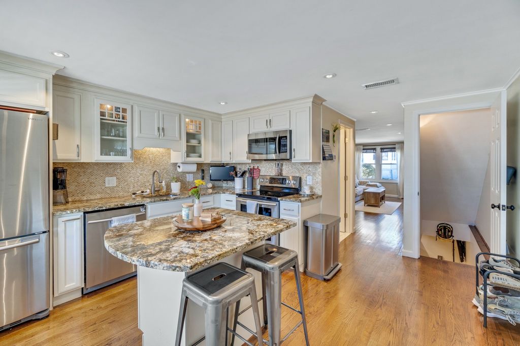 40 Brook St, Chelsea, MA 02150