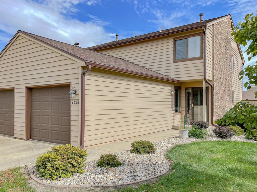 2428 Morrissey Park Dr, Champaign, IL 61821
