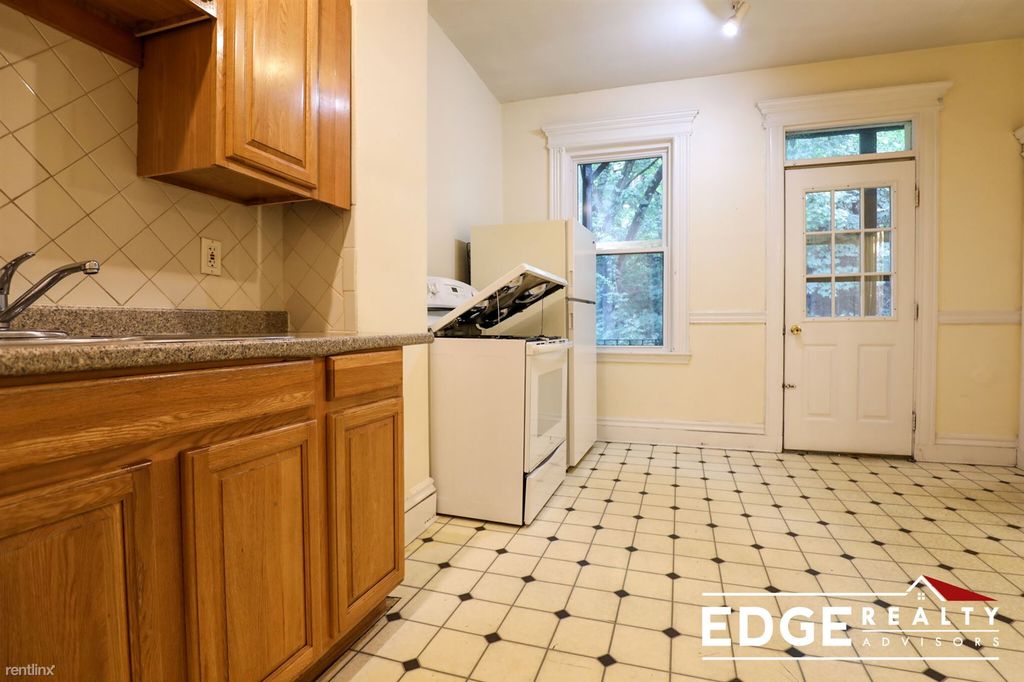 1715 Commonwealth Ave #3, Boston, MA 02135