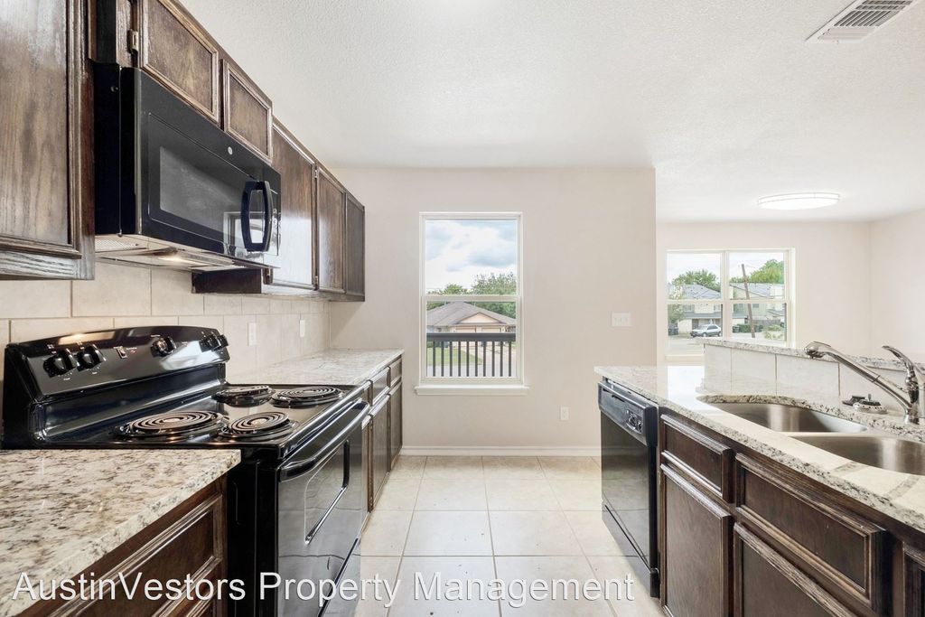 2200 Creekside Ln, Georgetown, TX 78626