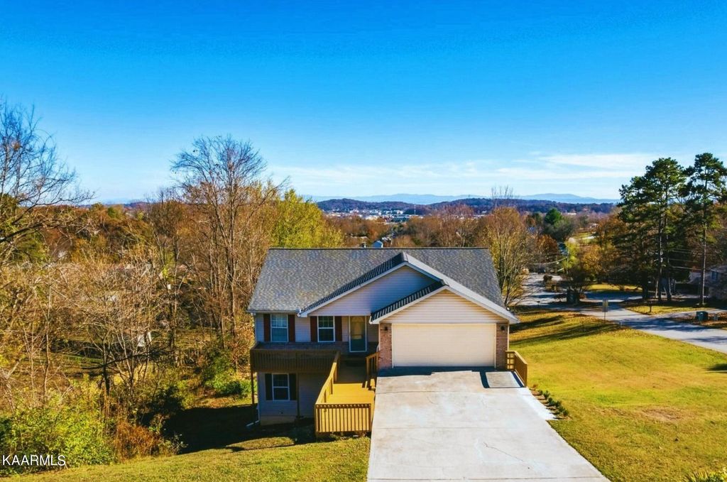 11348 Clear Point Dr, Knoxville, TN 37932