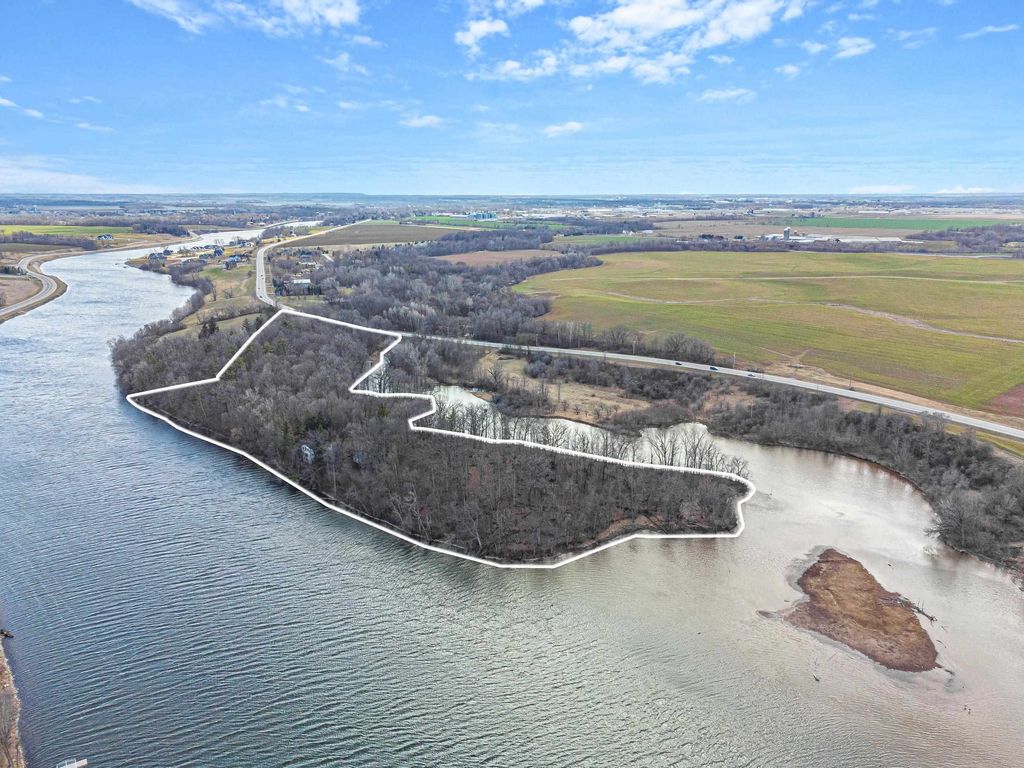 3979 Lost Dauphin Rd, De Pere, WI 54115