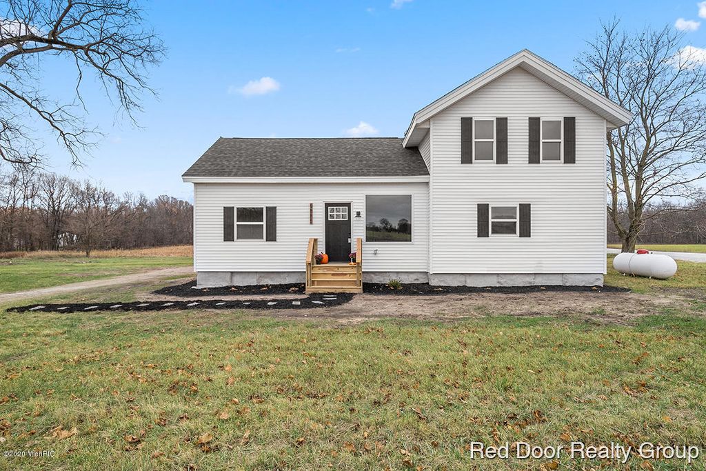 9885 Peck Lake Rd, Lowell, MI 4 Bed, 3 Bath SingleFamily Home 20