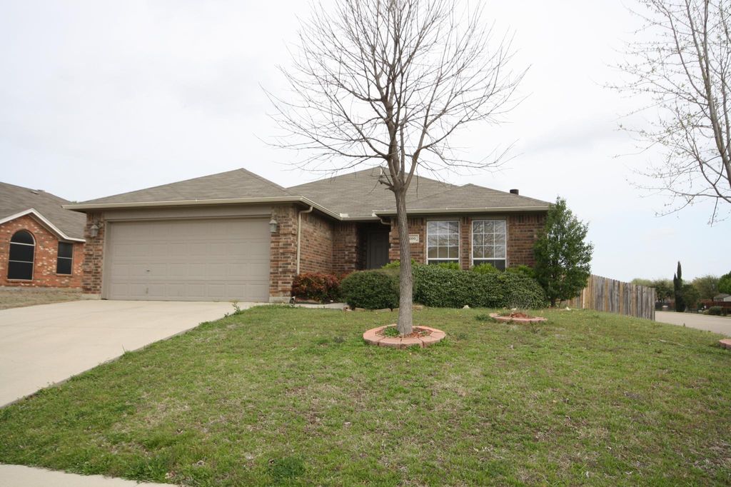 600 McNeill Ln, Saginaw, TX 76179