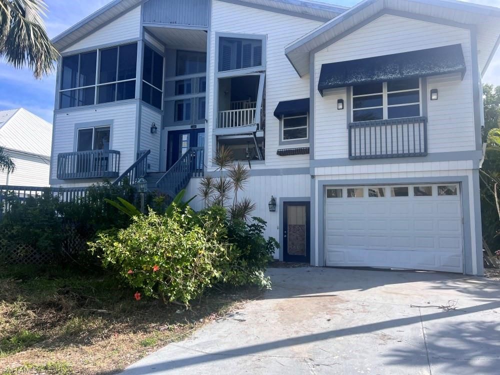 11841 Isle Of Palms Dr, Fort Myers Beach, FL 33931