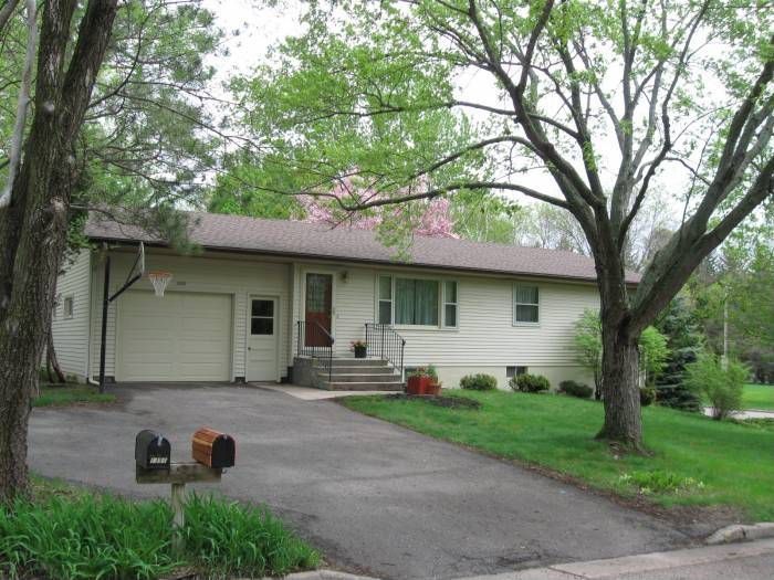 1352 S  Spruce St, River Falls, WI 54022