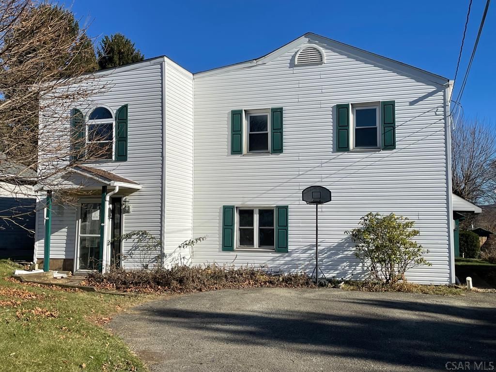 1918 Wood St, Latrobe, PA 15650