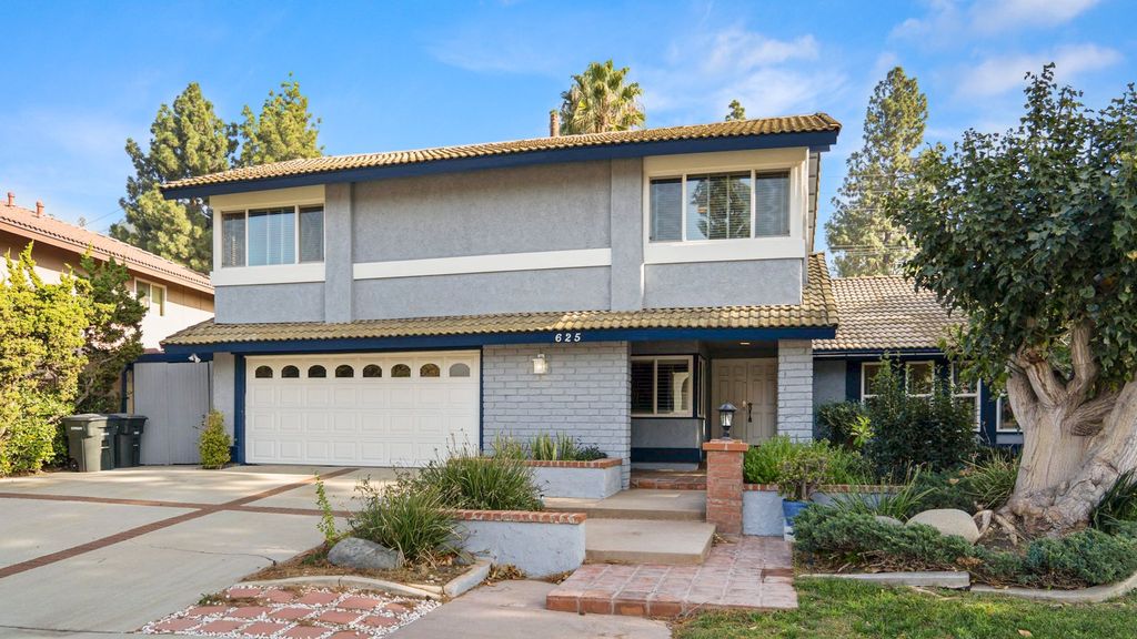 625 S Earlham St, Orange, CA 92869
