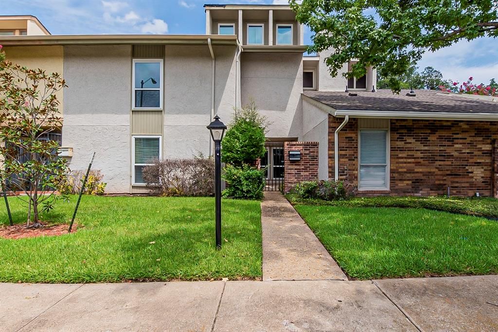 9804 Bent Branch Ln, Dallas, TX 75243