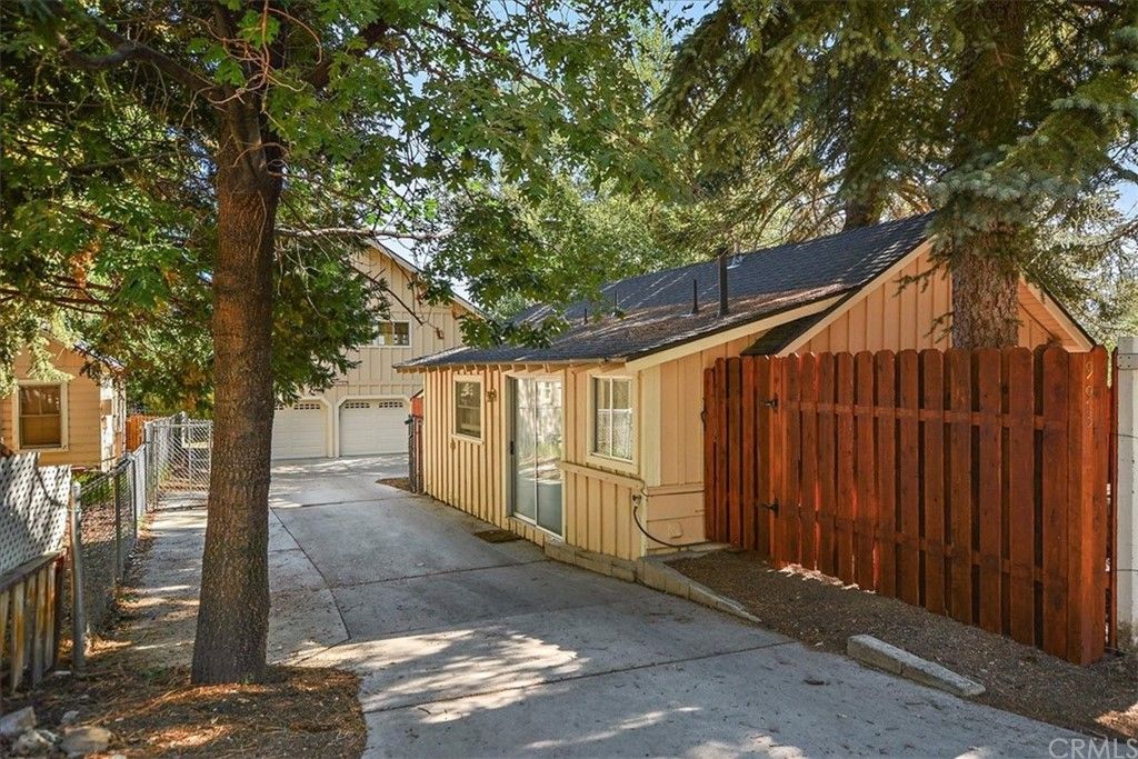 993 Cameron Dr, Big Bear Lake, CA 92315