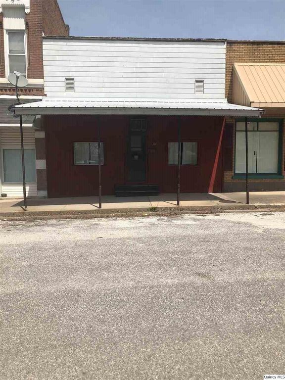 114 E State St, Camp Point, IL 62320