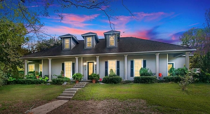 19911 Deer Run Rd, Damon, TX 77430