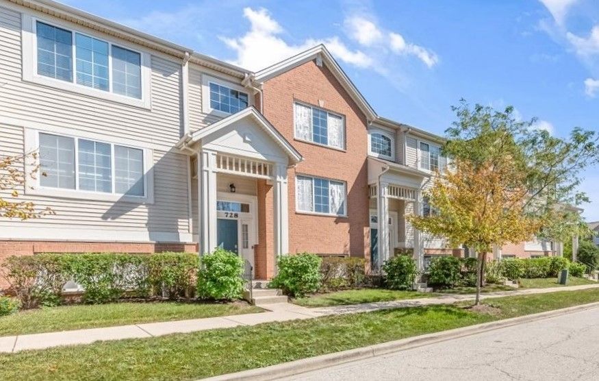 728 Hanbury Dr #3, Des Plaines, IL 60016