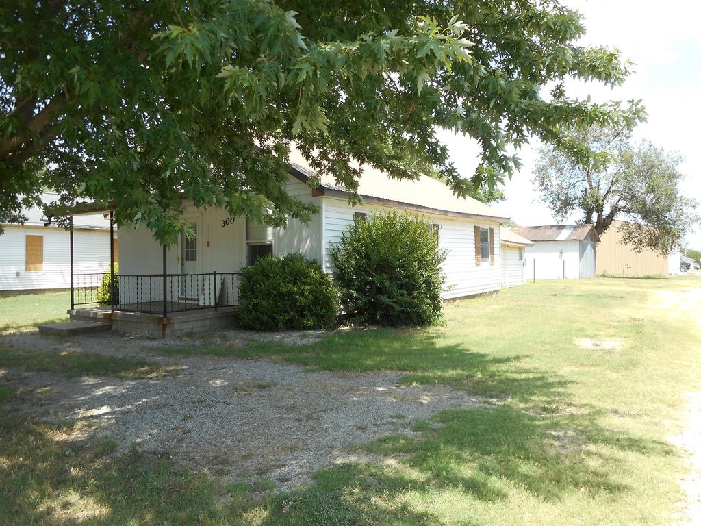 300 N Junior Ave, Shidler, OK 3 Bed, 2 Bath SingleFamily Home 28