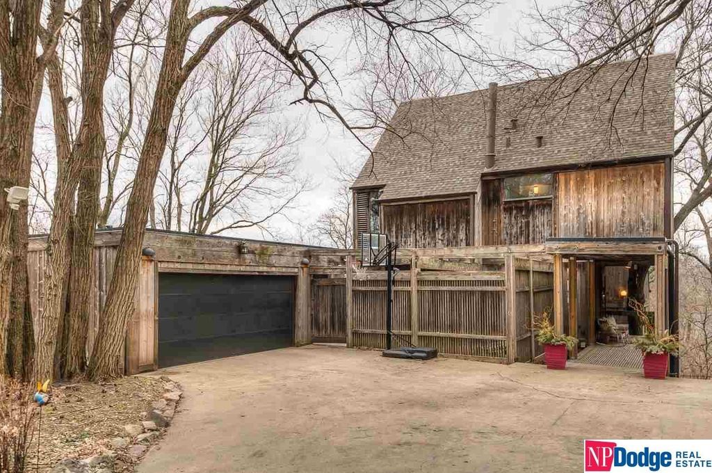1326 Oak Park Rd, Council Bluffs, IA 3 Bed, 3 Bath