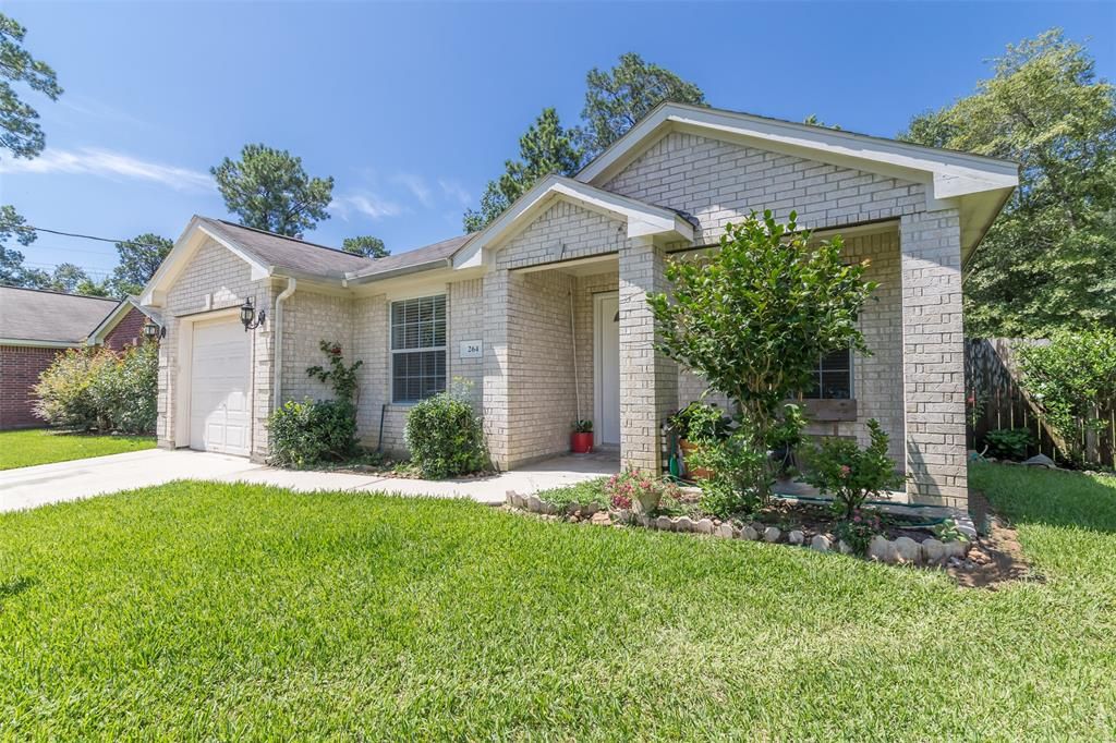 264 Longview St, Conroe, TX 3 Bed, 2.5 Bath Single