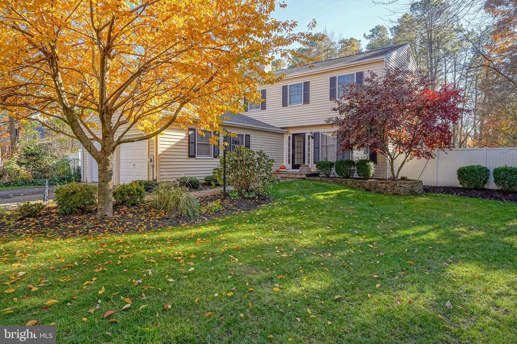 21 Little John Dr, Medford, NJ 08055