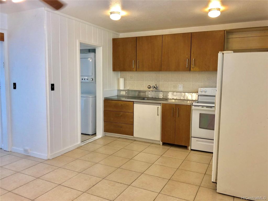 410 Nahua St #215, Honolulu, HI 96815