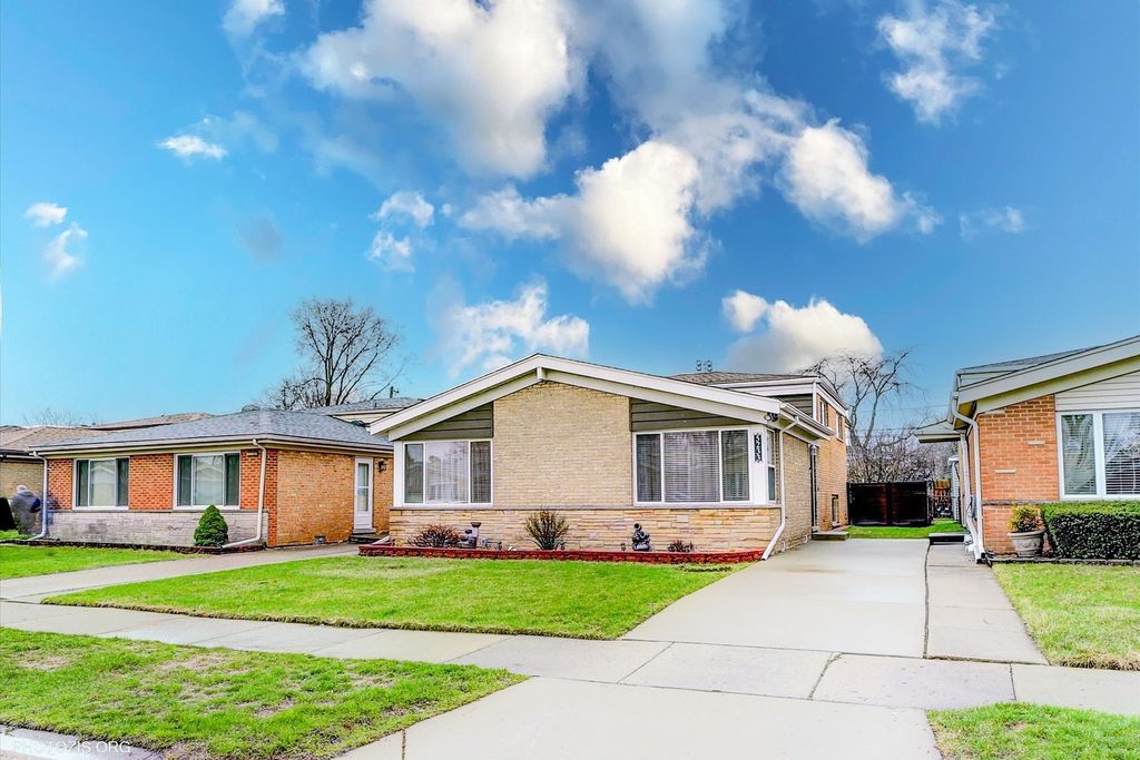 5233 Jarvis Ave, Skokie, IL 60077