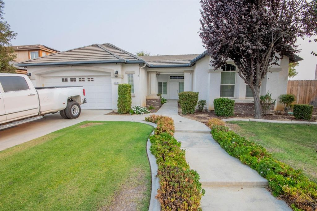 12815 Knights Bridge Pl, Bakersfield, CA 93312