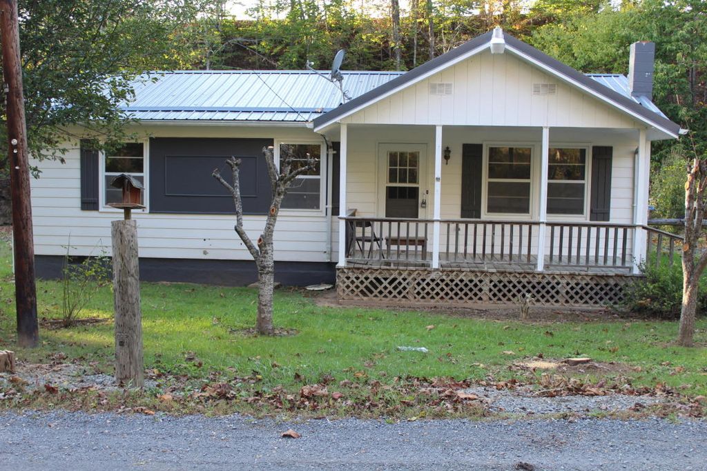 3074 Barger Springs Rd, Forest Hill, WV 24935