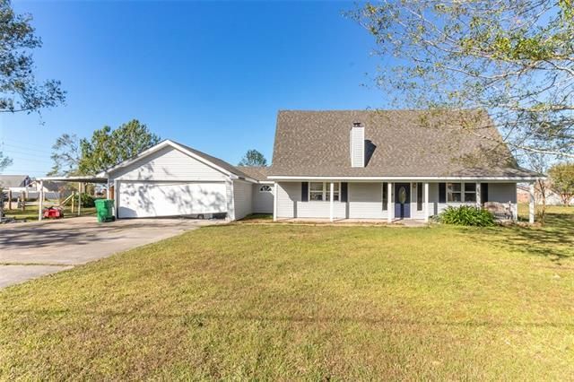 714 S Lake Court Dr, Lake Charles, LA 70605
