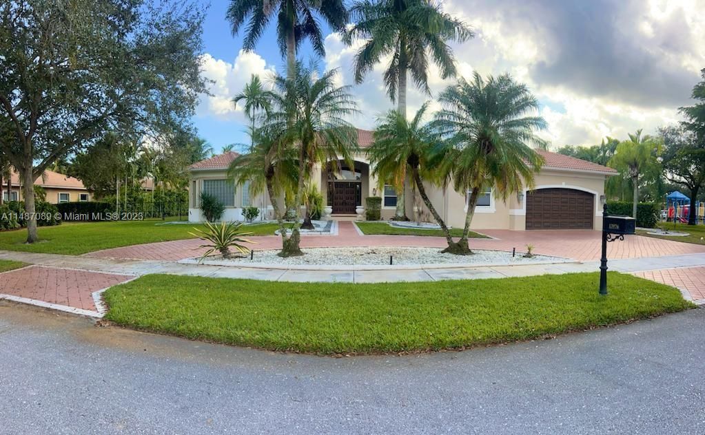 13976 SW 42nd St Davie FL 33330 See Est Value Schools More 13976 SW 42nd St Davie FL 33330 See Est Value Schools More