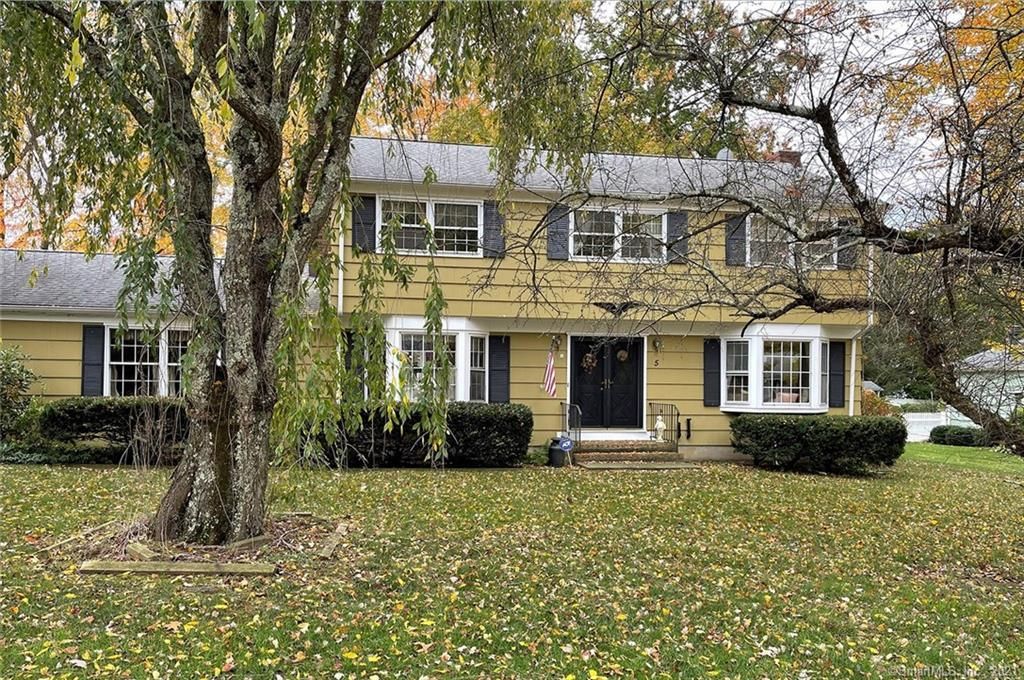 5 Glenbrook Rd, Trumbull, CT 06611