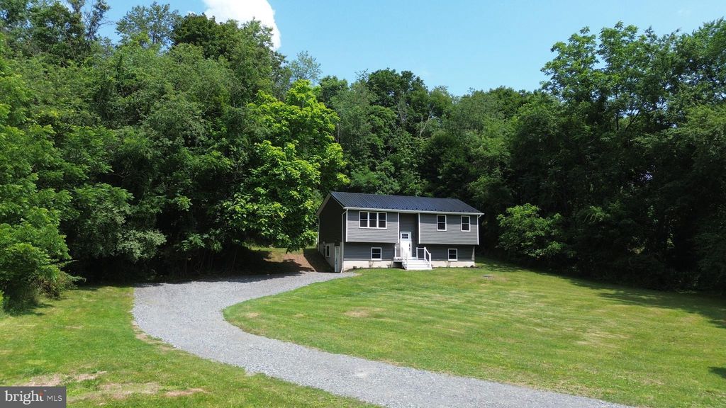 2563 Panther Valley Rd, Pottsville, PA 17901